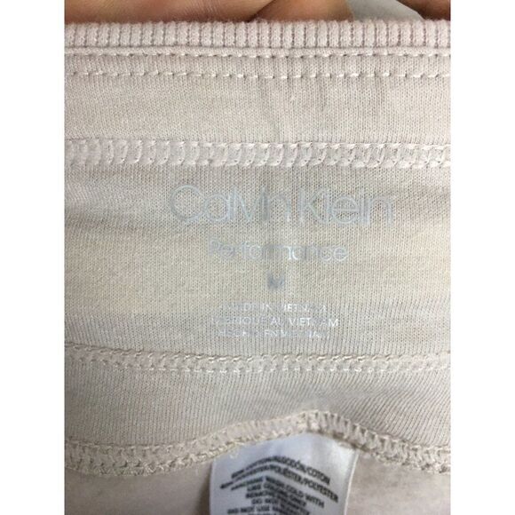 Calvin Klein - Picture 5 of 9